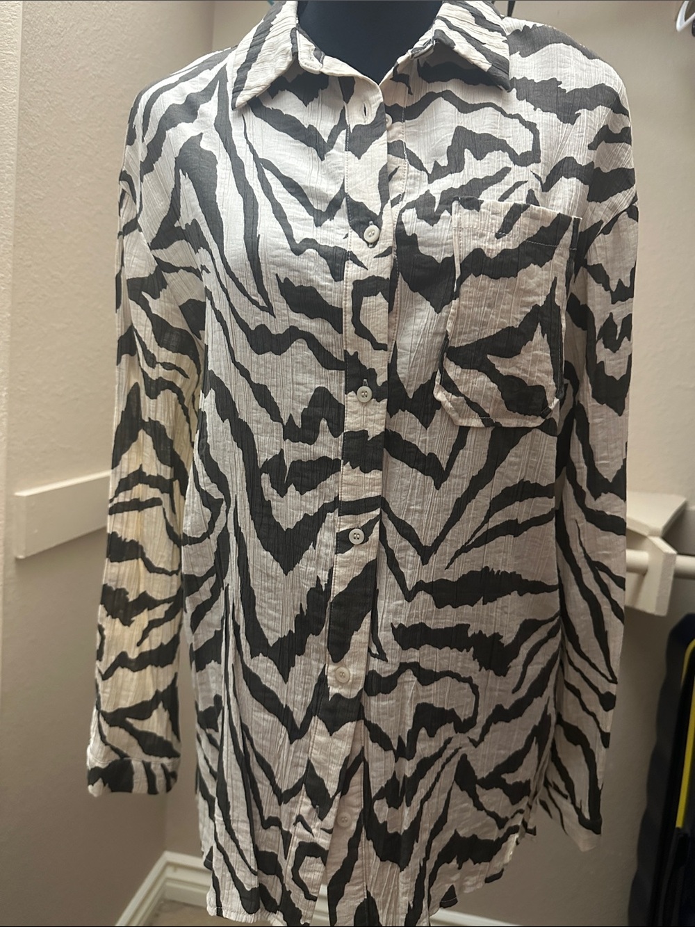 Adrianna Papell Black & Cream Zebra-Print Blouse